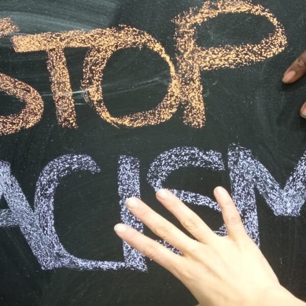 Responsabilidad de una raza en la lucha contra el racismo